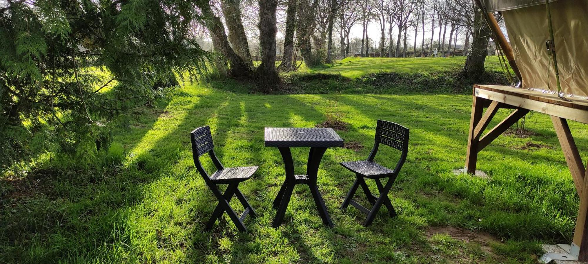Camping Le Val Aux Fees - Broceliande Concoret Kültér fotó
