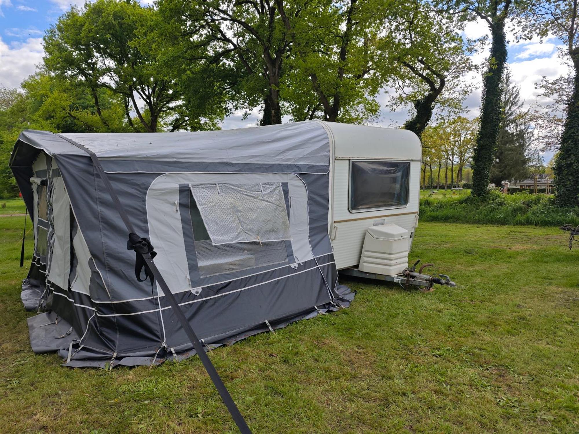 Camping Le Val Aux Fees - Broceliande Concoret Kültér fotó
